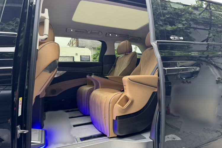 Used Denza D9 2024 DM-i 1050 Luxury Model Interior 14