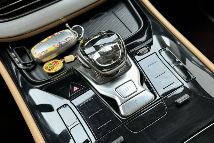 Used Denza D9 2024 DM-i 1050 Luxury Model Interior 15