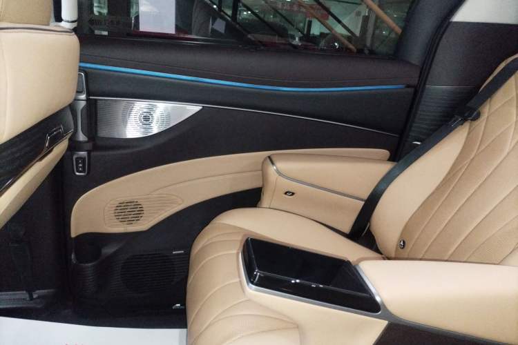 Used Denza D9 2024 DM-i 980 Four-Wheel Drive Prestige Model Interior 2