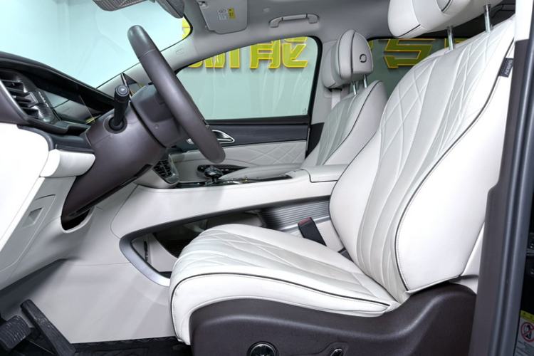 Used Denza D9 2024 DM-i 980 Four-Wheel Drive Prestige Model Interior 2
