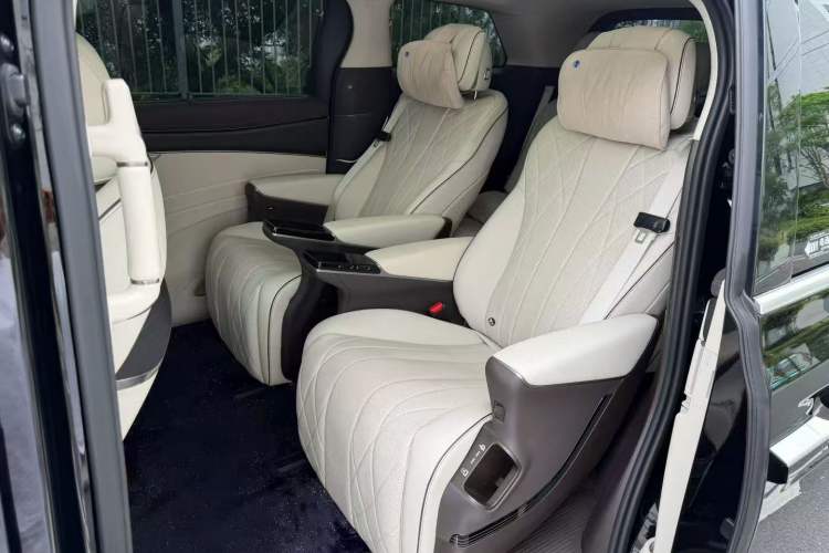Used Denza D9 2024 DM-i 980 Four-Wheel Drive Prestige Model Interior 2