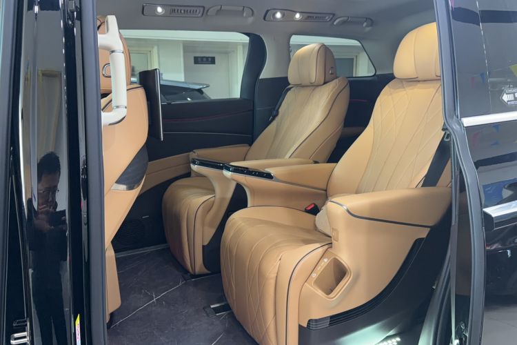 Used Denza D9 2024 DM-i 980 Four-Wheel Drive Prestige Model Interior 2