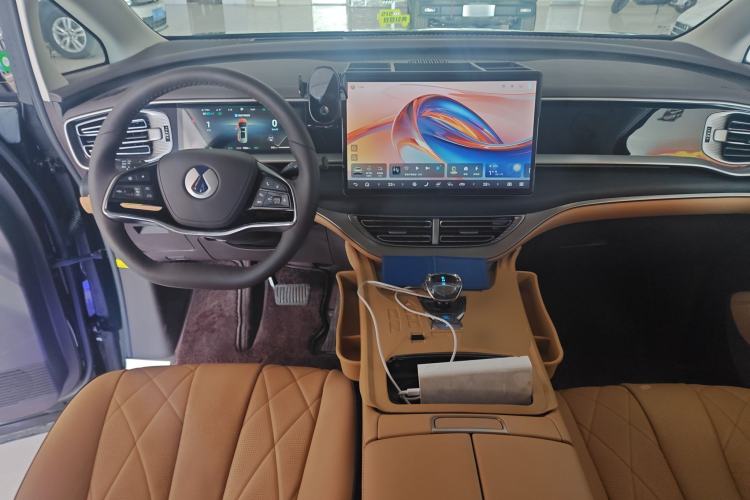 Used Denza D9 2024 DM-i 980 Four-Wheel Drive Prestige Model Interior 2