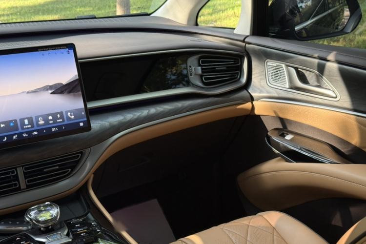 Used Denza D9 2024 DM-i 980 Four-Wheel Drive Prestige Model Interior 2