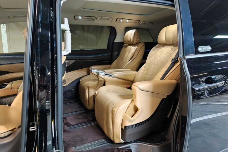 Used Denza D9 2024 DM-i 980 Four-Wheel Drive Prestige Model Interior 2