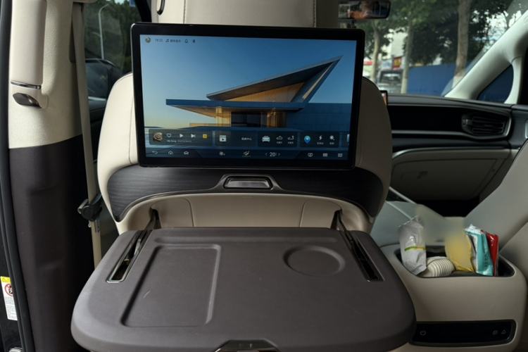 Used Denza D9 2024 DM-i 980 Four-Wheel Drive Flagship Model Interior 2