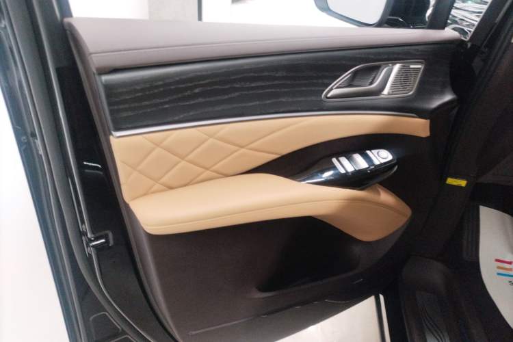 Used Denza D9 2024 DM-i 980 Four-Wheel Drive Prestige Model Interior 3