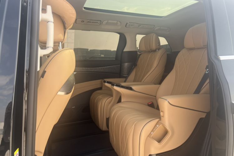 Used Denza D9 2024 EV 620 Premium Model Interior 3