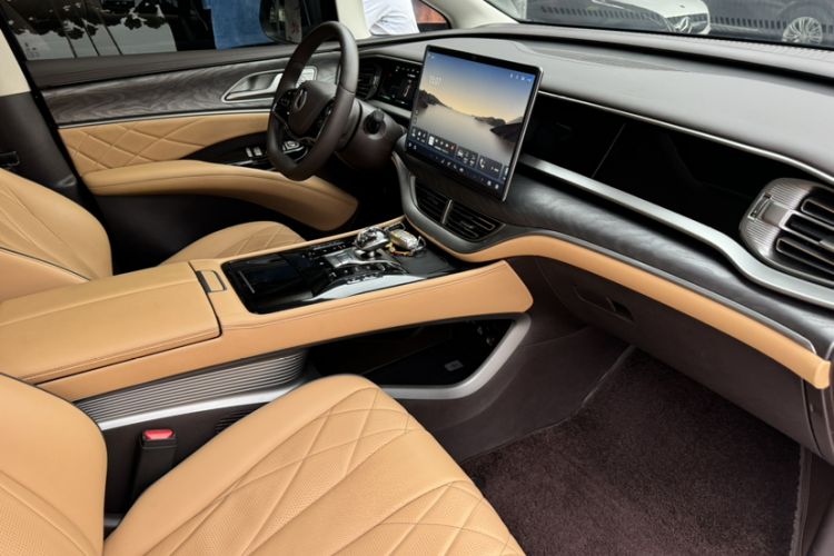 Used Denza D9 2024 DM-i 1050 Luxury Model Interior 3