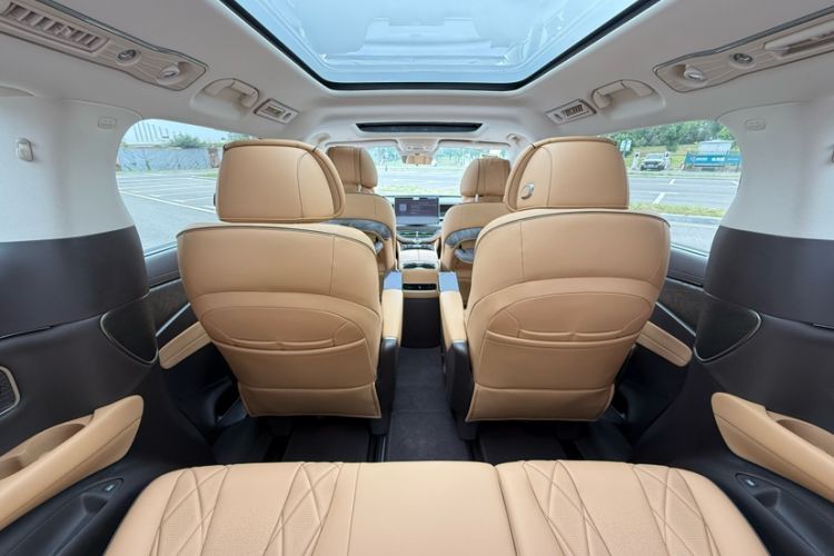 Used Denza D9 2024 EV 620 Premium Model Interior 3