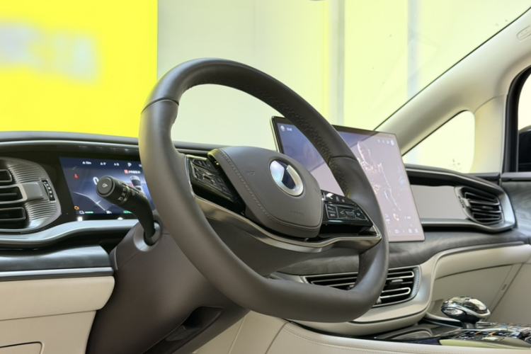 Used Denza D9 2024 DM-i 1050 Luxury Model Interior 3