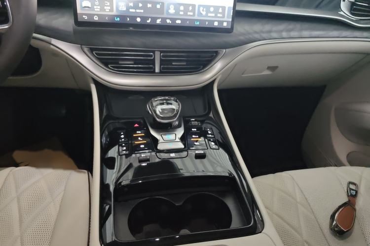 Used Denza D9 2024 DM-i 970 Luxury Model Interior 3