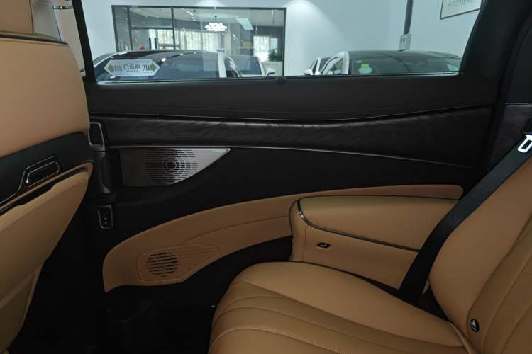 Used Denza D9 2024 DM-i 1050 Luxury Model Interior 3