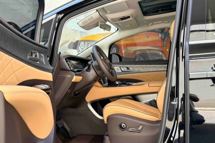 Used Denza D9 2024 DM-i 980 Four-Wheel Drive Prestige Model Interior 3