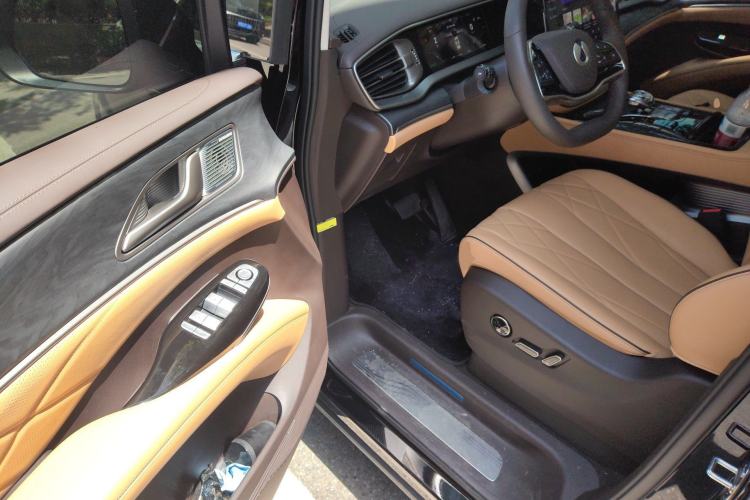 Used Denza D9 2024 EV 620 Premium Model Interior 3