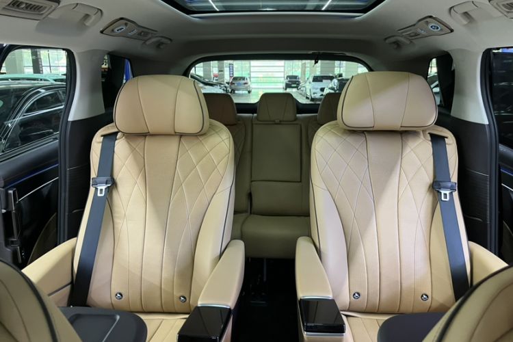 Used Denza D9 2024 DM-i 980 Four-Wheel Drive Prestige Model Interior 3