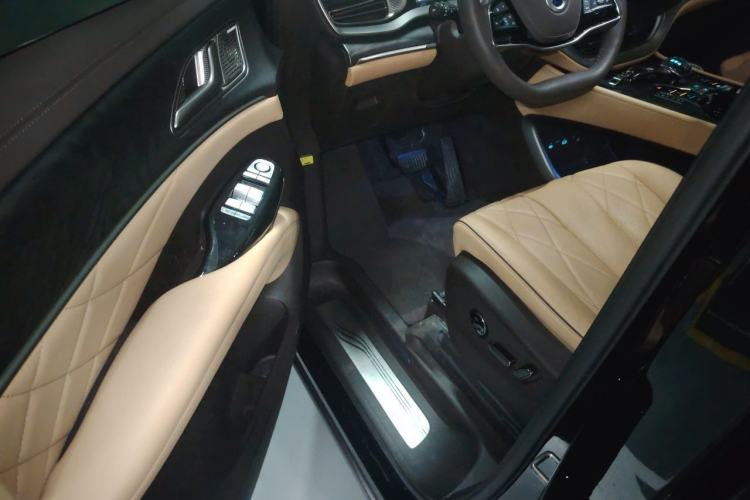 Used Denza D9 2024 DM-i 1050 Luxury Model Interior 3