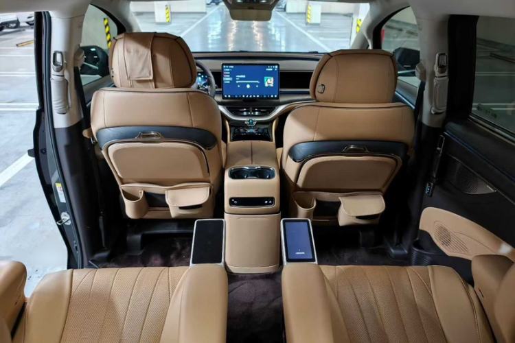 Used Denza D9 2024 DM-i 980 Four-Wheel Drive Prestige Model Interior 3