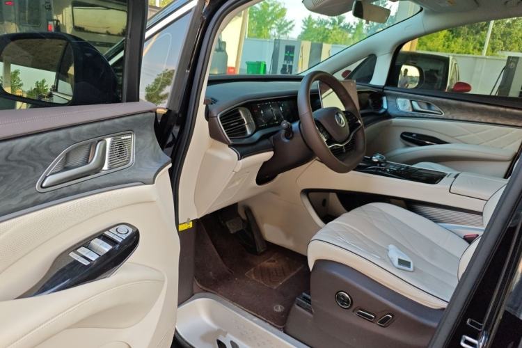 Used Denza D9 2024 DM-i 980 Four-Wheel Drive Prestige Model Interior 3