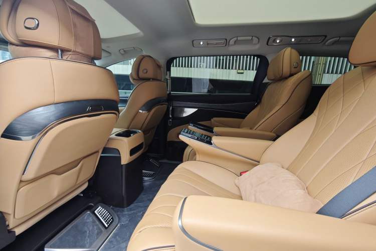 Used Denza D9 2024 DM-i 980 Four-Wheel Drive Prestige Model Interior 3