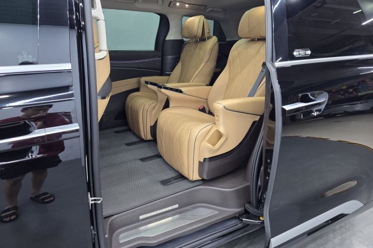 Used Denza D9 2024 DM-i 980 Four-Wheel Drive Prestige Model Interior 3
