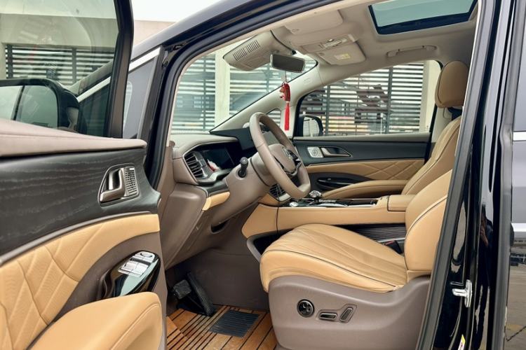 Used Denza D9 2024 DM-i 980 Four-Wheel Drive Prestige Model Interior 3