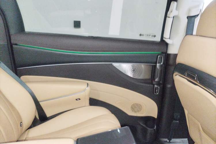 Used Denza D9 2024 DM-i 980 Four-Wheel Drive Prestige Model Interior 4