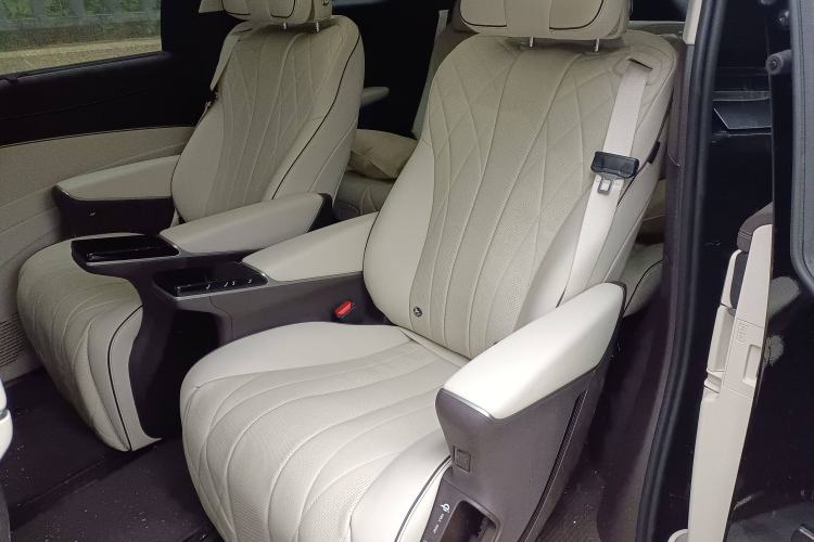Used Denza D9 2024 DM-i 980 Four-Wheel Drive Prestige Model Interior 4
