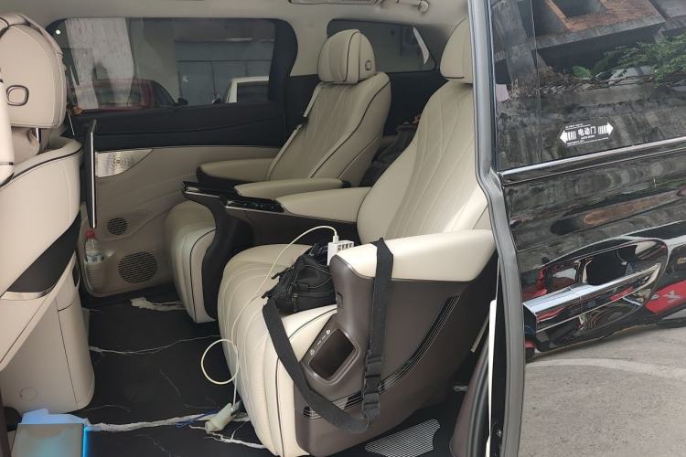 Used Denza D9 2024 DM-i 980 Four-Wheel Drive Flagship Model Interior 4