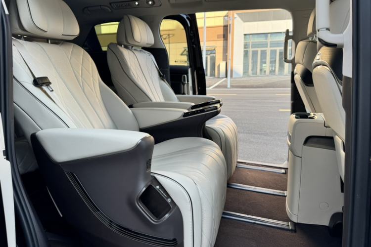 Used Denza D9 2024 DM-i 980 Four-Wheel Drive Prestige Model Interior 4