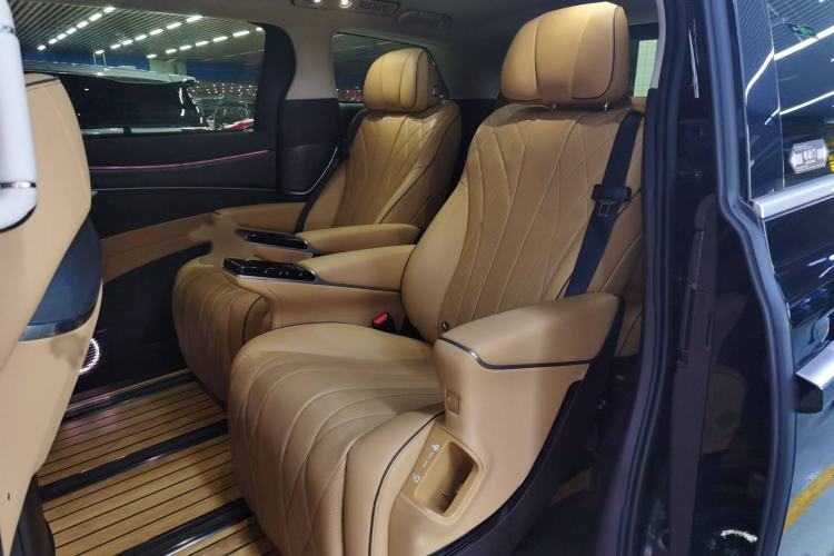 Used Denza D9 2024 DM-i 970 Luxury Model Interior 4