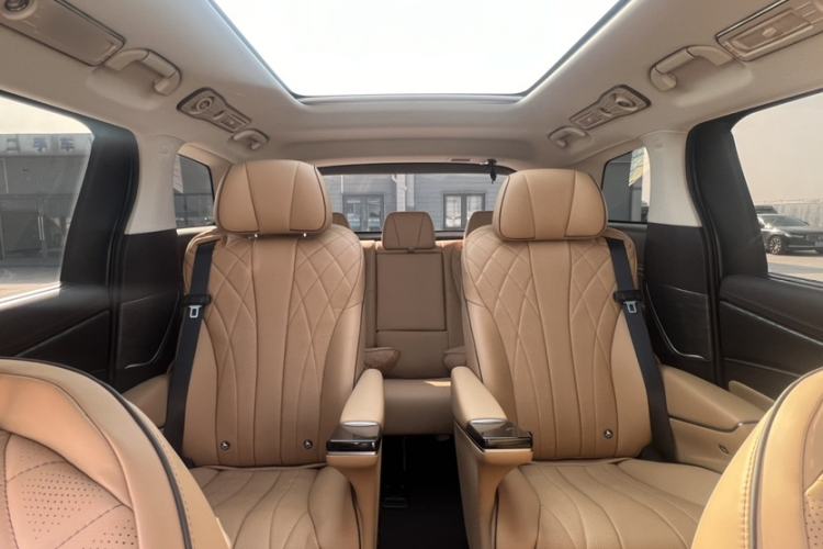 Used Denza D9 2024 EV 620 Premium Model Interior 4