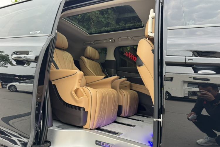 Used Denza D9 2024 DM-i 1050 Luxury Model Interior 4