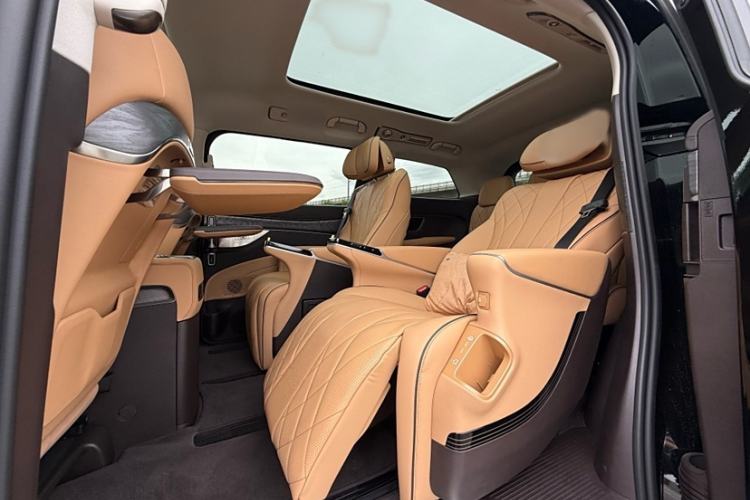 Used Denza D9 2024 EV 620 Premium Model Interior 4