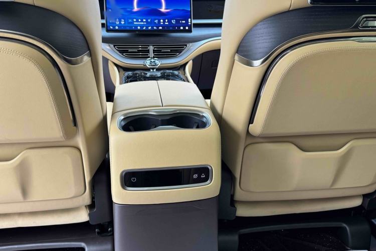 Used Denza D9 2024 DM-i 980 Four-Wheel Drive Flagship Model Interior 4