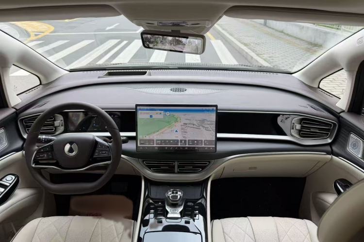 Used Denza D9 2024 DM-i 980 Four-Wheel Drive Prestige Model Interior 4