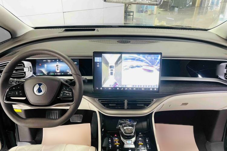 Used Denza D9 2024 DM-i 980 Four-Wheel Drive Prestige Model Interior 4
