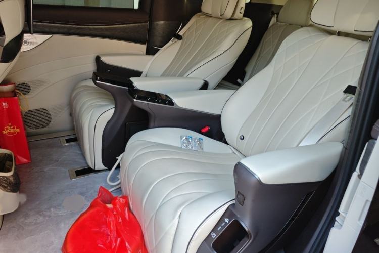 Used Denza D9 2024 DM-i 980 Four-Wheel Drive Prestige Model Interior 4