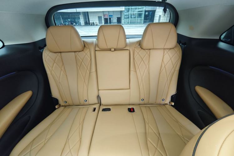 Used Denza D9 2024 DM-i 980 Four-Wheel Drive Prestige Model Interior 4