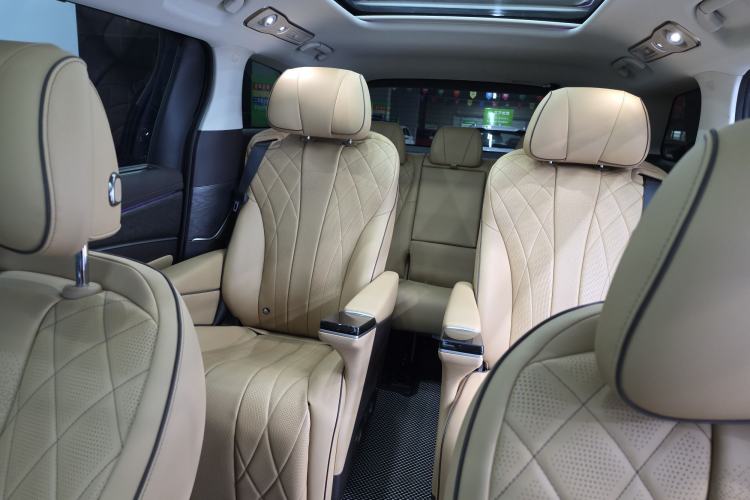 Used Denza D9 2024 DM-i 980 Four-Wheel Drive Prestige Model Interior 4
