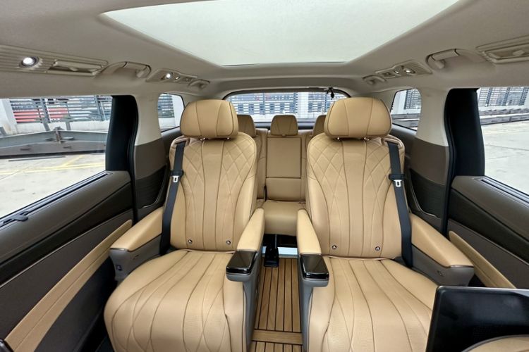 Used Denza D9 2024 DM-i 980 Four-Wheel Drive Prestige Model Interior 4