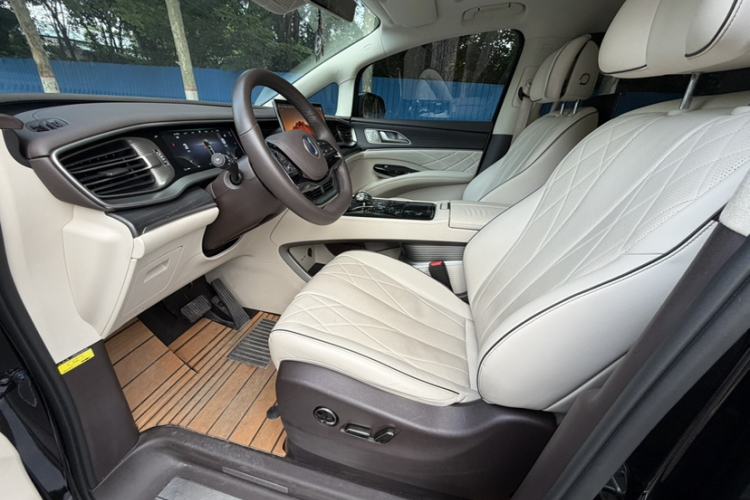 Used Denza D9 2024 DM-i 980 Four-Wheel Drive Flagship Model Interior 4