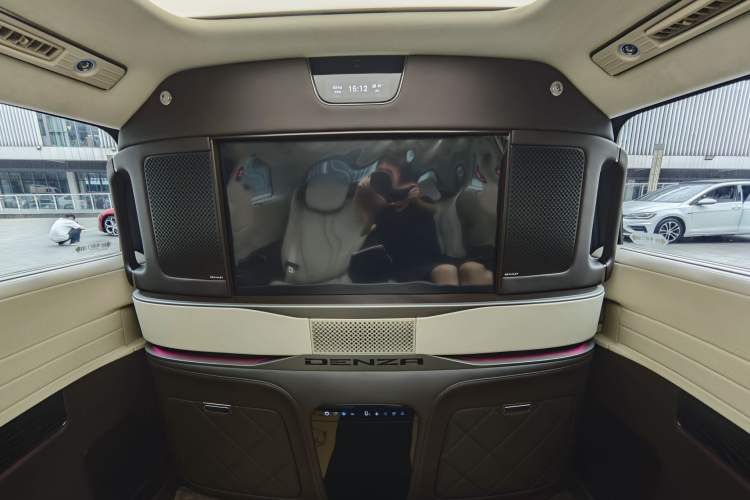 Used Denza D9 2024 PIONEER Four-Seat Pioneer Edition Interior 5