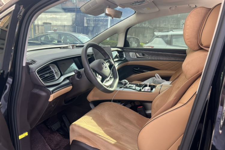 Used Denza D9 2024 DM-i 1050 Luxury Model Interior 5