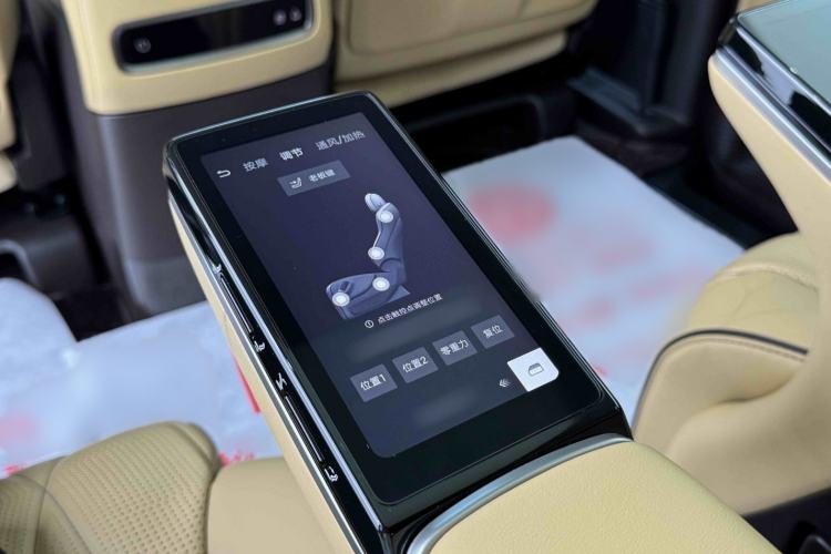Used Denza D9 2024 DM-i 980 Four-Wheel Drive Flagship Model Interior 5