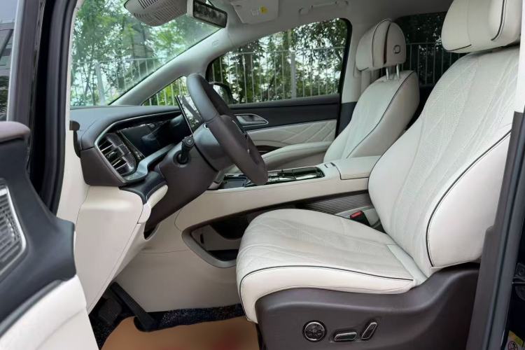 Used Denza D9 2024 DM-i 980 Four-Wheel Drive Prestige Model Interior 5