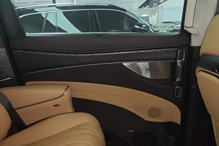 Used Denza D9 2024 DM-i 1050 Luxury Model Interior 5