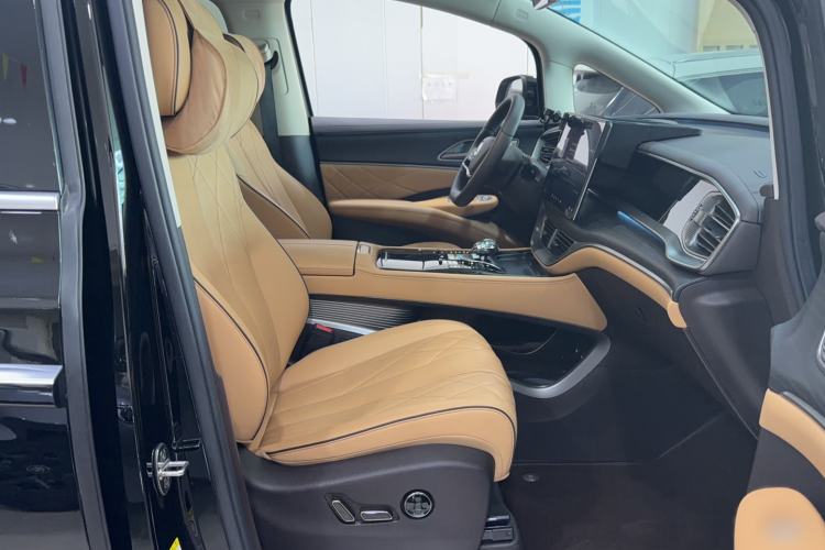 Used Denza D9 2024 DM-i 980 Four-Wheel Drive Prestige Model Interior 5
