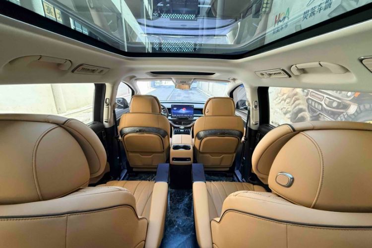 Used Denza D9 2024 DM-i 980 Four-Wheel Drive Prestige Model Interior 5