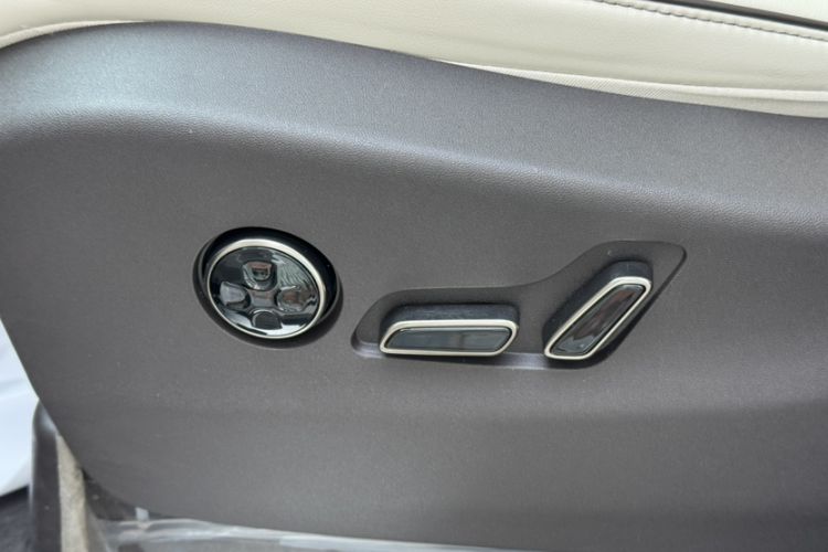 Used Denza D9 2024 DM-i 970 Luxury Model Interior 6